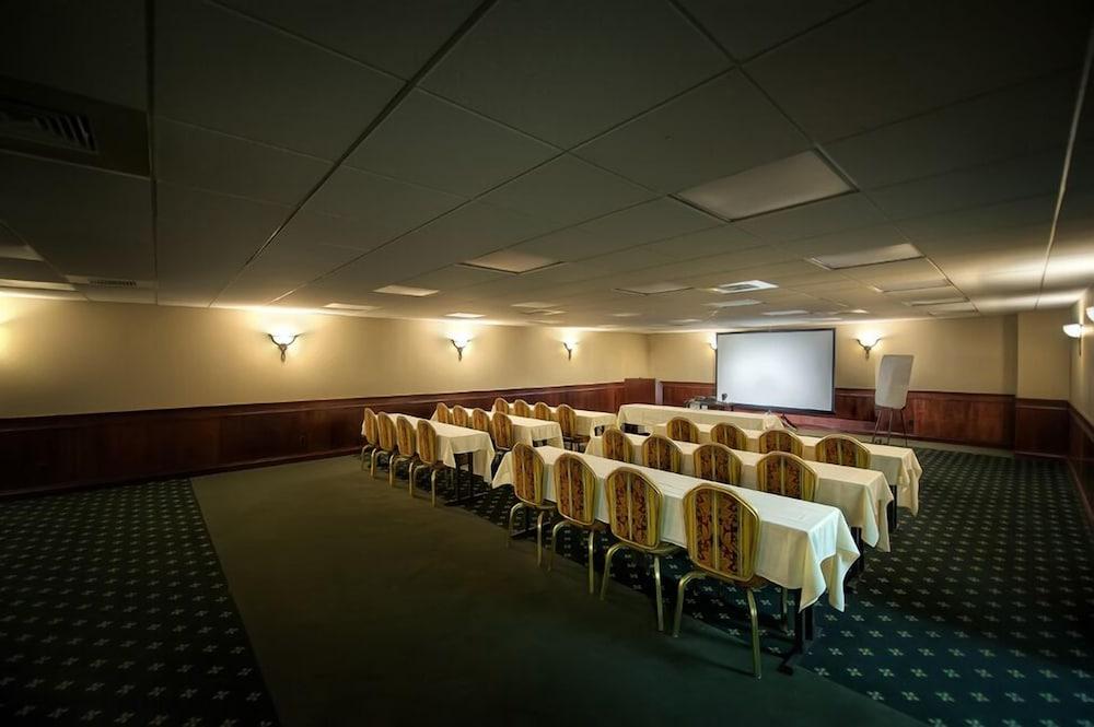 Hotel Garden Place 3*